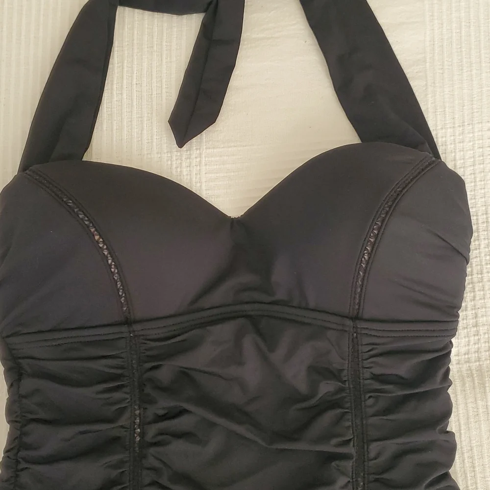 Jantzen Iconic one piece, Black, size 8 $175- now $110 - Picture 2 of 6